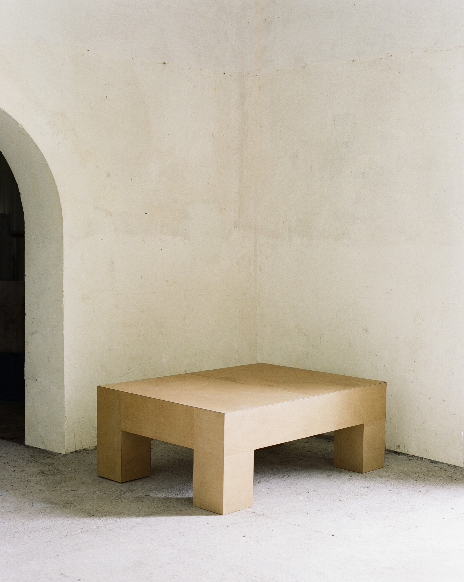 Pauline Esparon LEOME TABLE